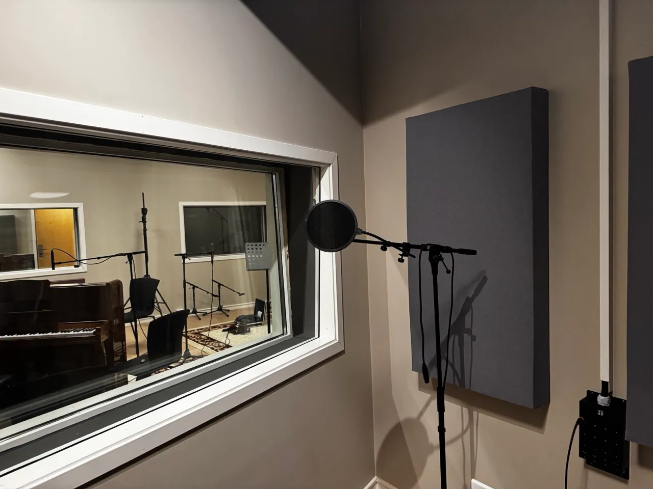 Akustisk optimalisert vokalrom for lead-vokal, kor og lydbokinnspilling