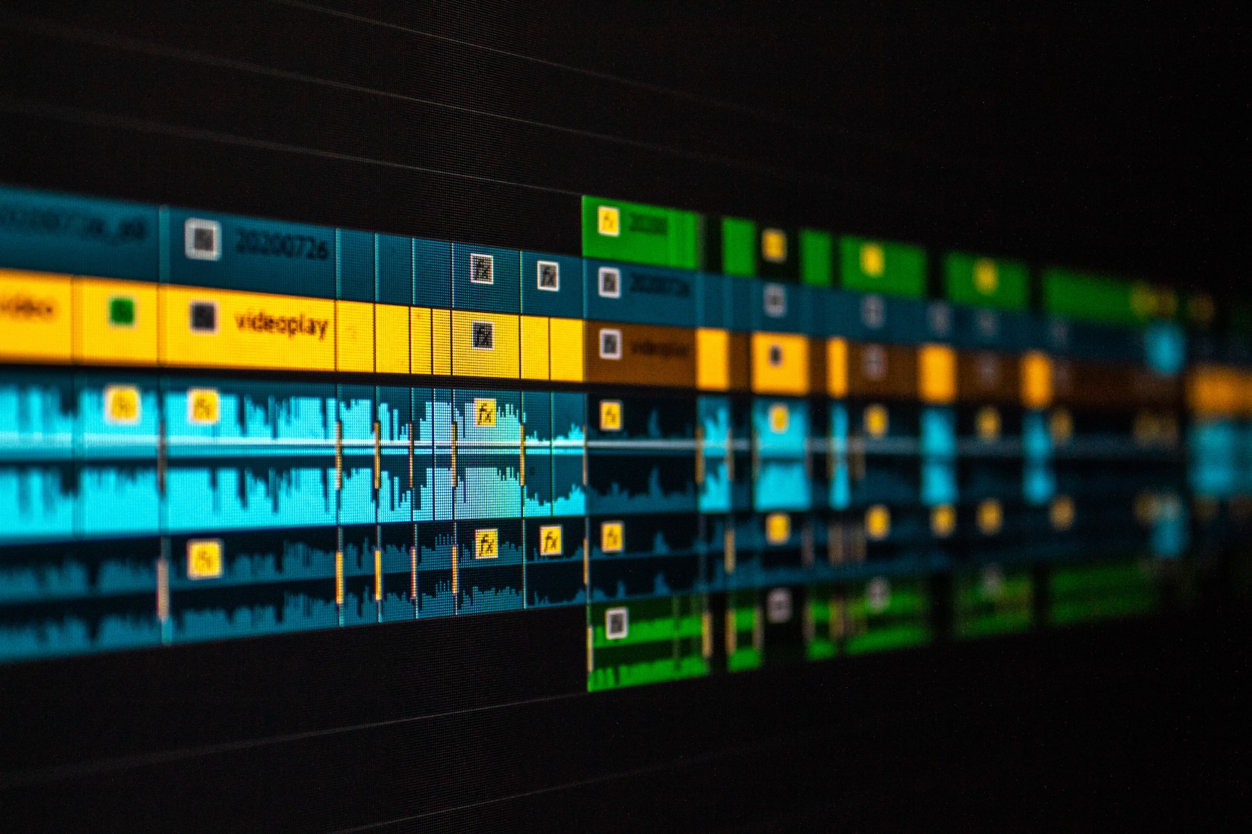 Podcast editing in DAW with multiple audio tracks