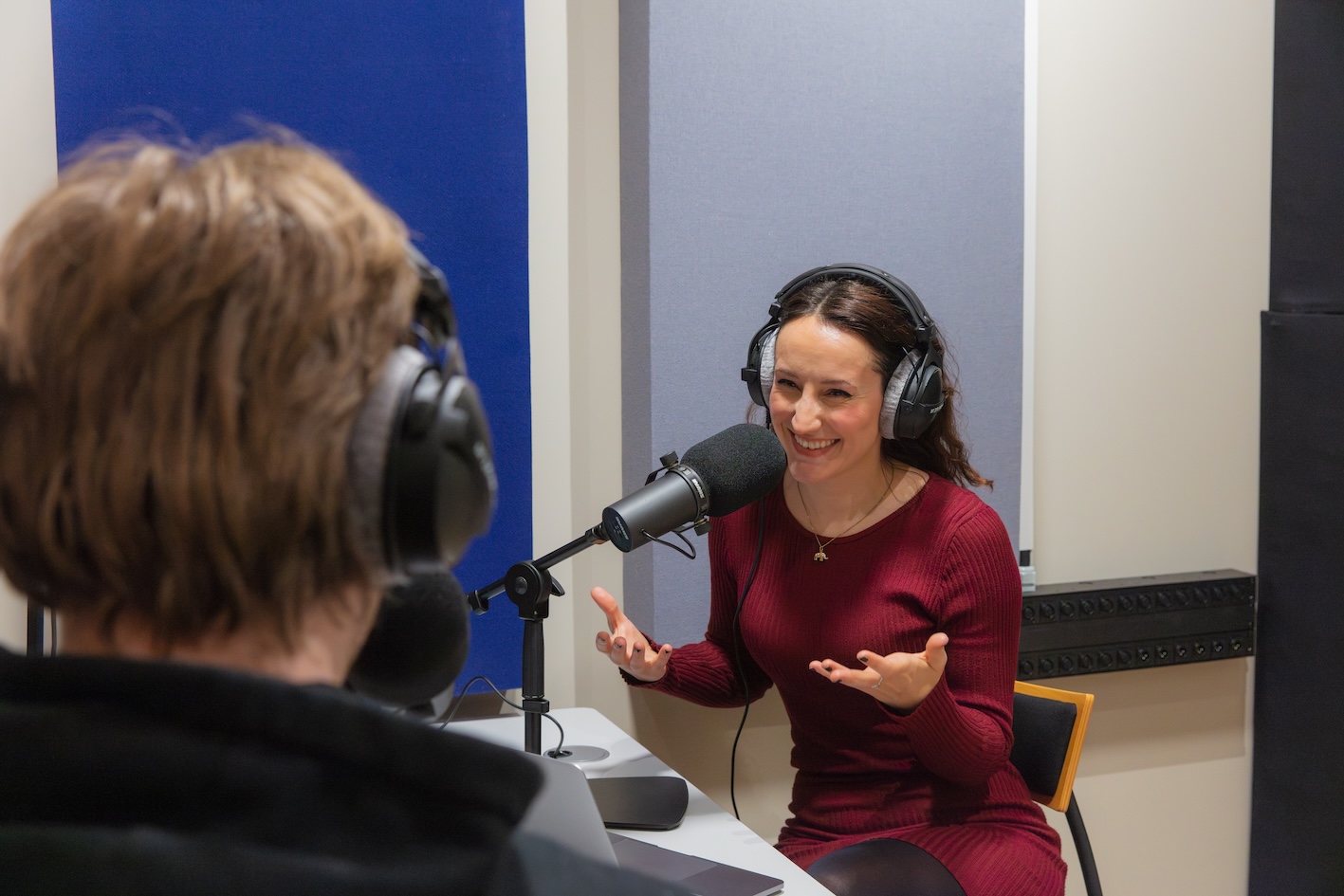 Podkaststudio i Lørenskog med profesjonelle mikrofoner og kamera-oppsett