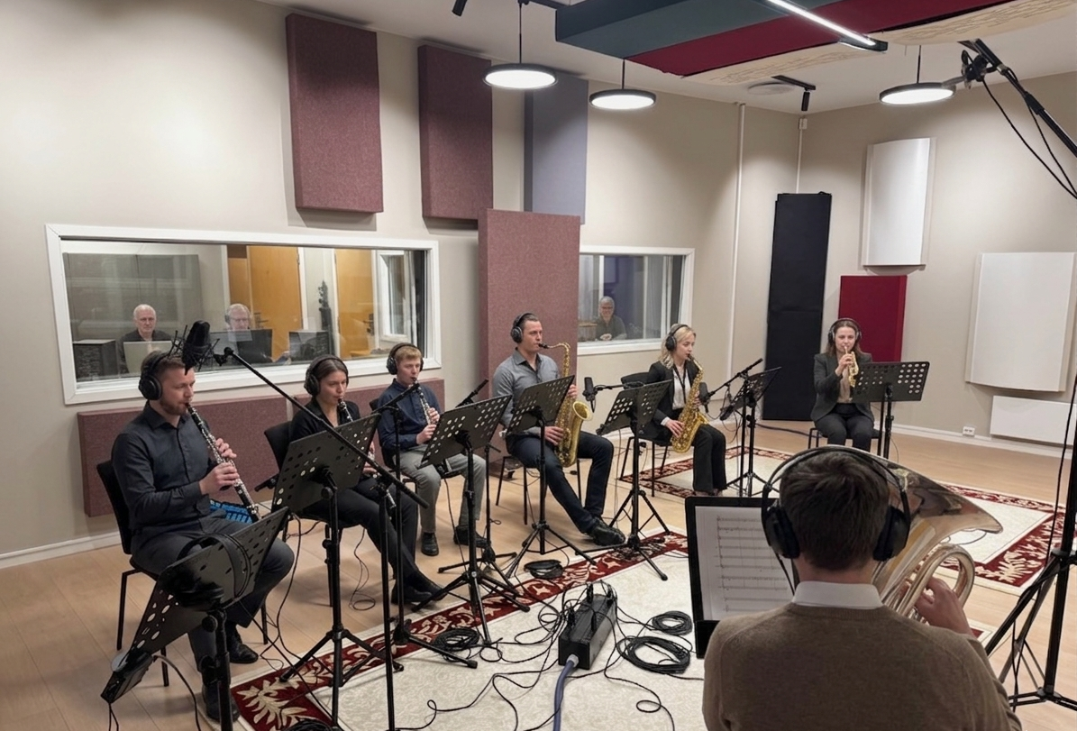 Korps under innspilling i hovedstudio